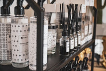 Afbeelding in Gallery-weergave laden, Housevitamin geurstokjes Misty Black Go Sparkle 30ml