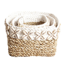 Afbeelding in Gallery-weergave laden, Pole to Pole schelpen mand naturel-wit maat L 21x21x12cm
