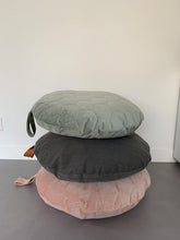 Afbeelding in Gallery-weergave laden, Overseas kussen Bibi play groen 70 cm
